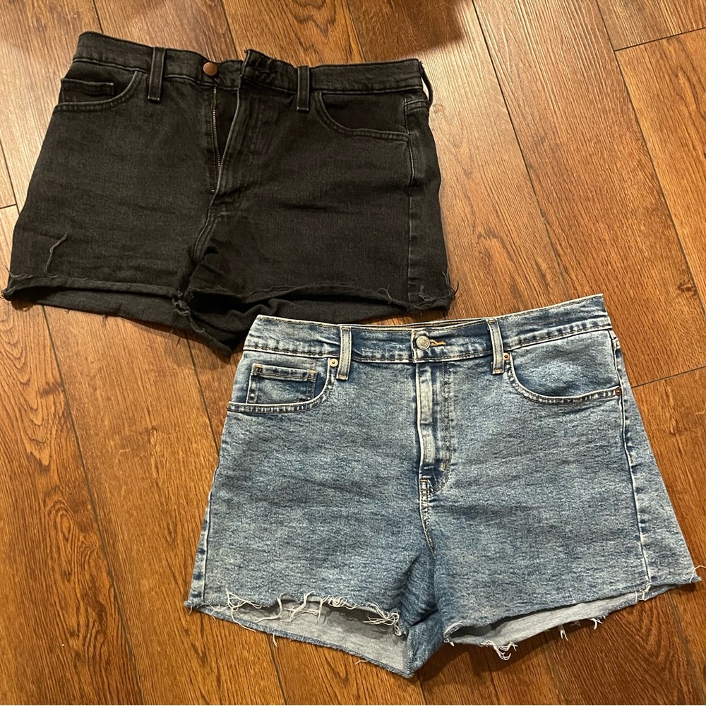 Denizen from Levi's Light Blue and Universal Thread Jean Shorts Woman’s 2 pack